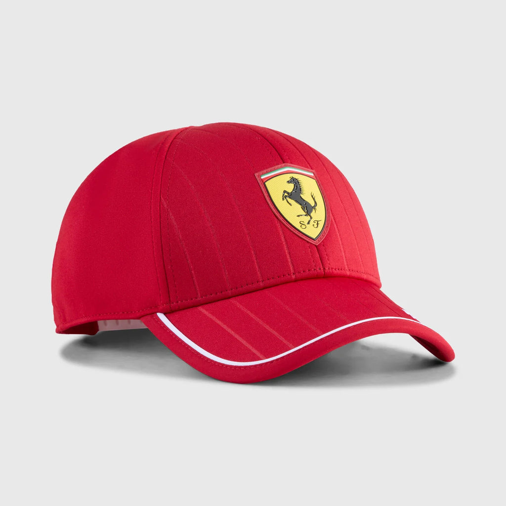 Gorra Scuderia Ferrari del equipo 2025