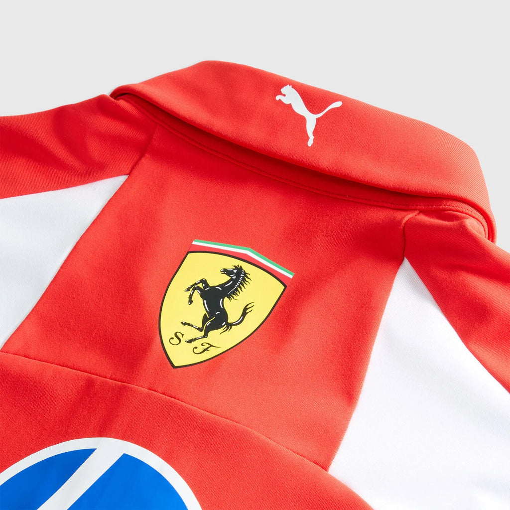 Polo authentic del equipo Scuderia Ferrari F1 2026 - Rojo Puma en caja de regalo