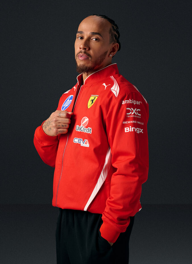 Chaqueta de competicion Scuderia Ferrari de pilotos 2026