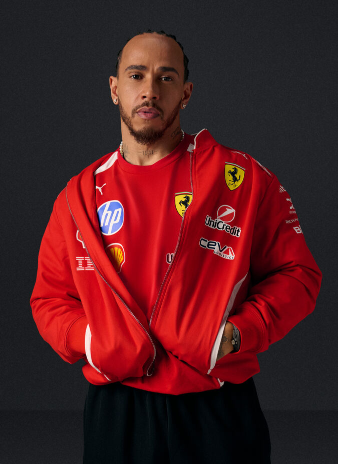 Chaqueta de competicion Scuderia Ferrari de pilotos 2026